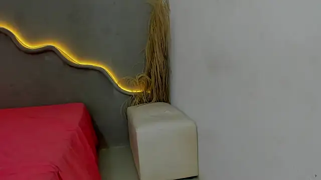 Amina_18 webcam