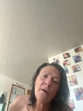 sassybrunette75 webcam
