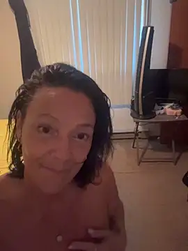 sassybrunette75 (F mature) - Top off