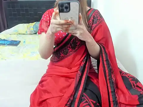 AttractiveQueen2006 webcam