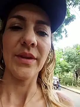 monita_med (F milf) - Desnudo completo en el coche
