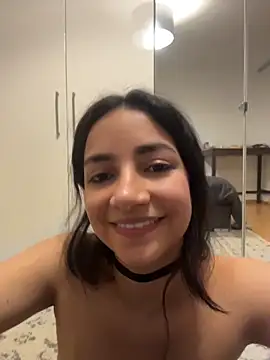 emmybullockk (F teen) - Kiss + contact visual 💋👀