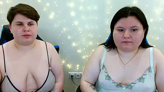 BeckyAndHellen webcam