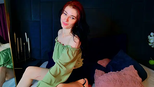 NicoleLuxe webcam