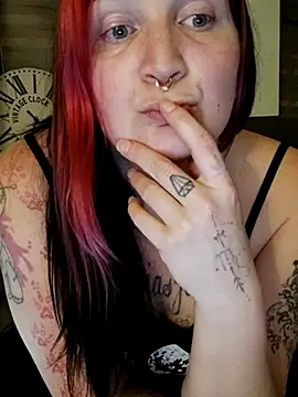 CurvyHornyTiffy webcam
