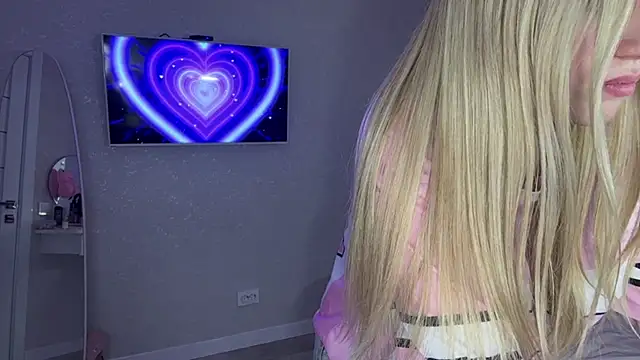 Between_Eeys webcam