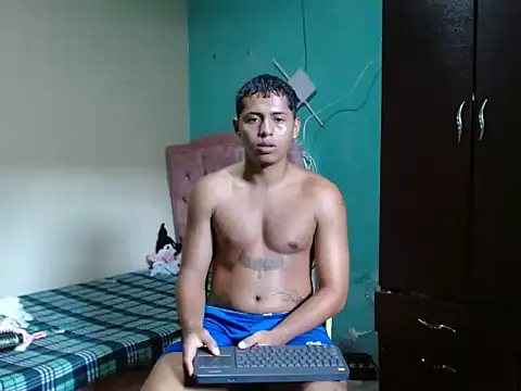Lil_condor_baby webcam