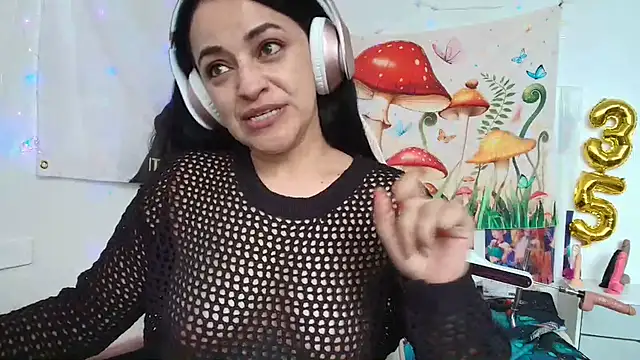 LovelyAzucena webcam