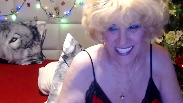 HappyWomanOn webcam