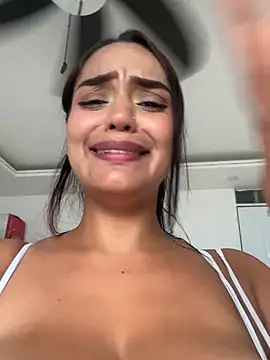 sara-77 (G young) - My roomie suck my tits 🔥🔥🥵