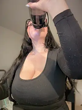 Spanish-speaking Wkatte camgirls