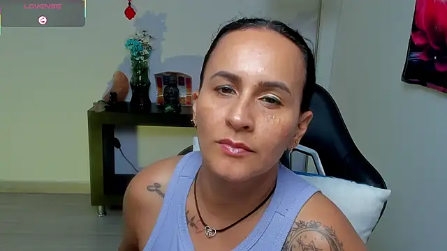 Sara_Charmy webcam