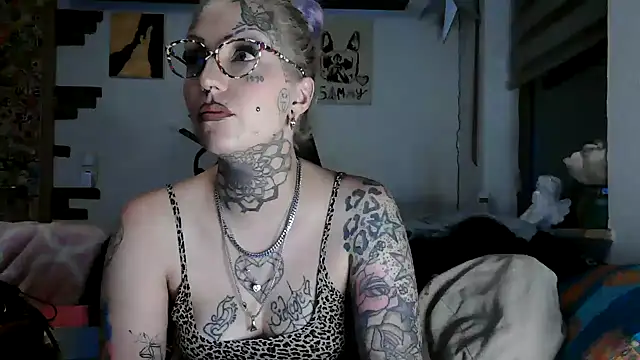RoxxyInk webcam