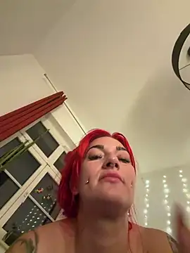 MrsRedFoxy webcam