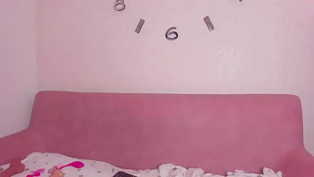 CoralineRed webcam