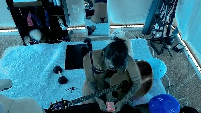 xxunholymusexx webcam