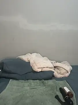 petite_bee webcam