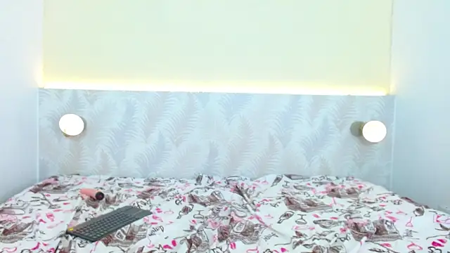 esmeraldaroyce webcam