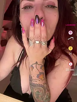 LunaMoongirl webcam