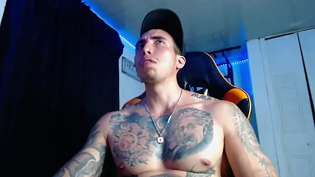 Adam_Hudsond webcam