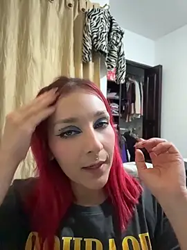 Amelie-RedHoney webcam