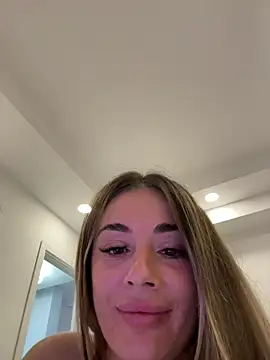 IsabellaEtthan Live Webcam on Stripchat