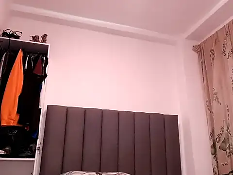 saara_johnson496 webcam