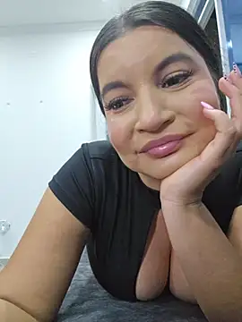 Pretty_Julieta webcam
