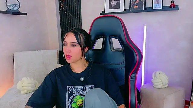 EmmyEvans1 webcam