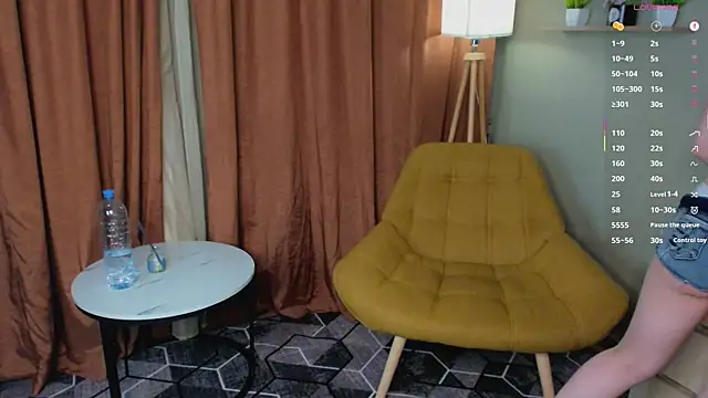 LeyaBloom webcam