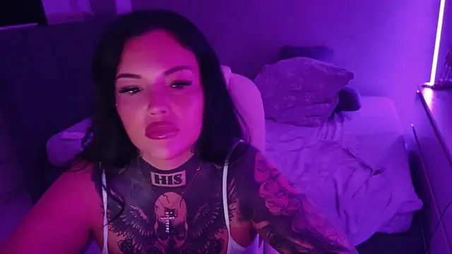 _MelinaCurves_ webcam