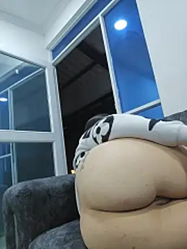 Pretty_Julieta webcam