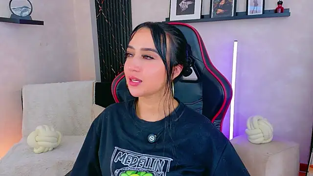 EmmyEvans1 live sex cam