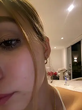 Nikii__ webcam