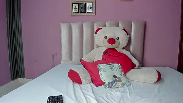 orianna_21 - ORIANNA_21's free webcam - UK Sex Cams
