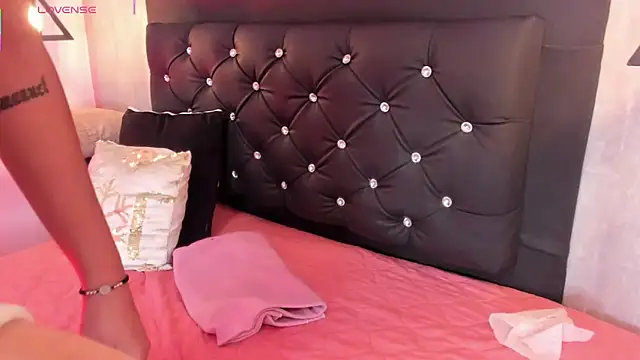 curly_babe webcam