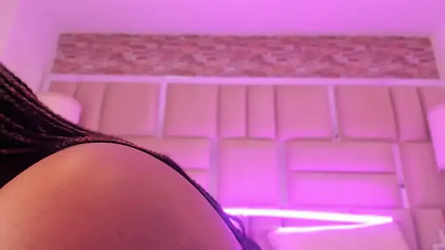 ShaniaBrownn webcam