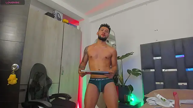 noah_corvelle webcam