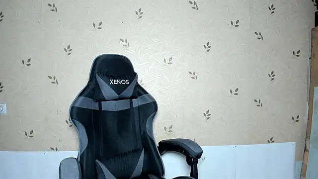 nicoledaviss (F young) - pussy play