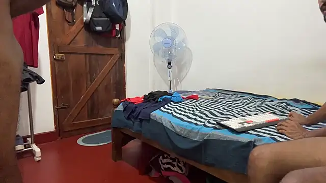 DesiDaddyandSon webcam