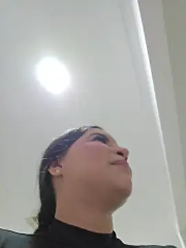 Pretty_Julieta webcam
