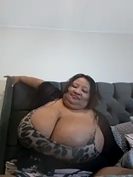 nancy111 (F milf) - Make me squit and cum on my toy