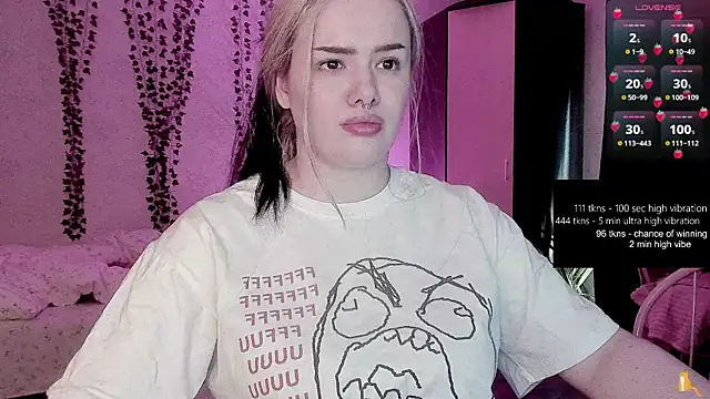 strawberry_elfcat webcam