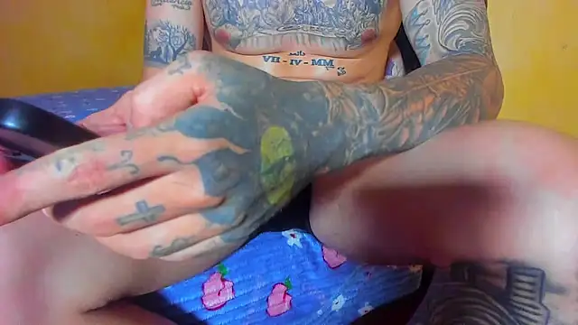 tattooedsmoker777 webcam