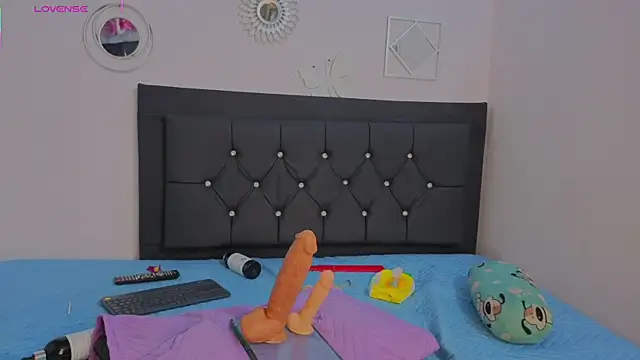 ass_naughty_20 live cam