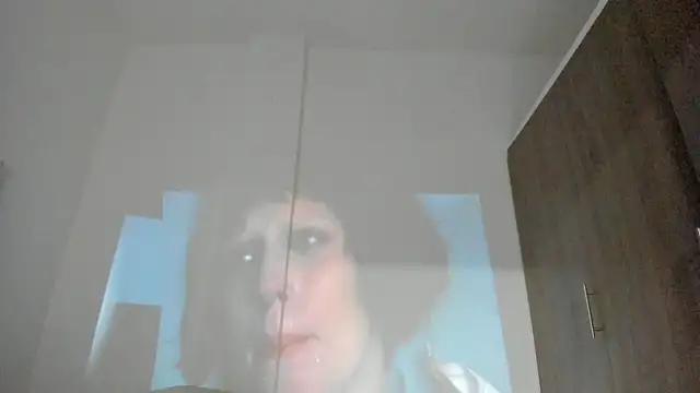 litle_slut webcam