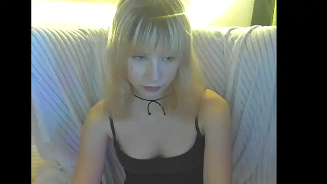 MiaKimiko webcam