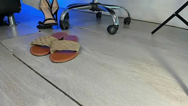 Aleya_Black webcam