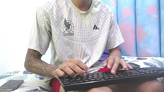 liam_play webcam