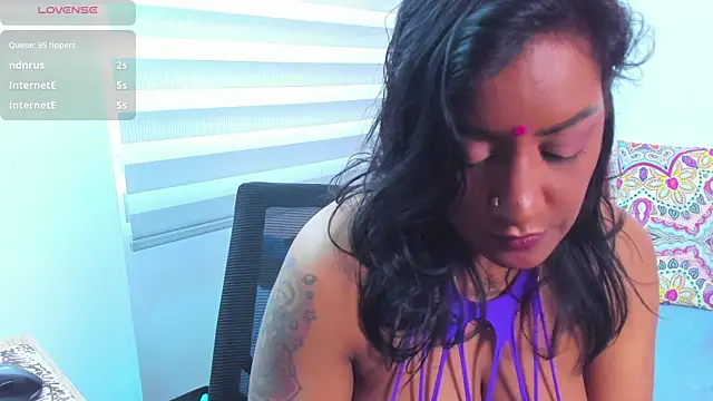 LadyNahir webcam